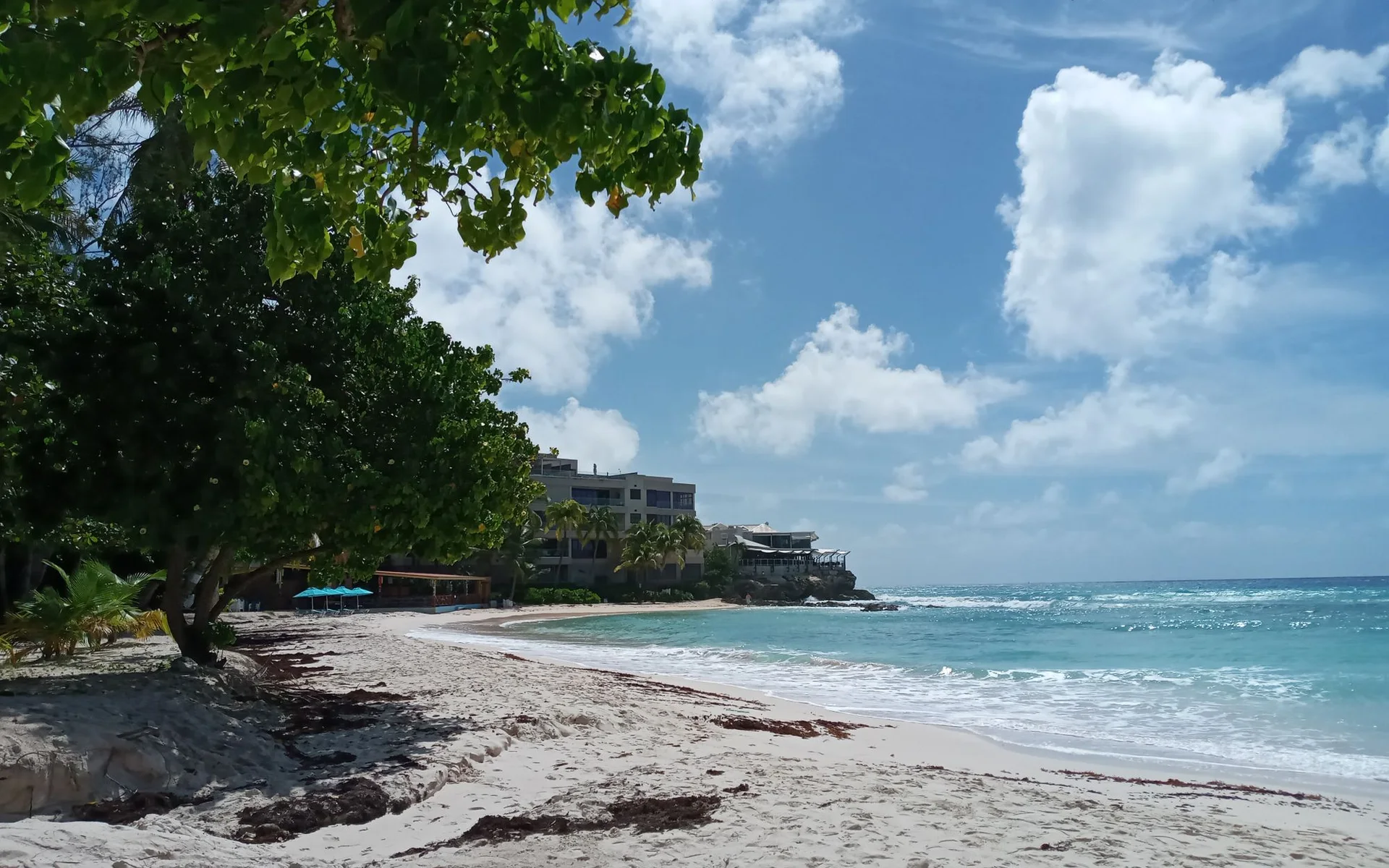 Strand und türkisfarbenes Meer bei Bridgetown