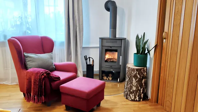 BookNoFees: Ferienwohnung in Bensheim – Stilvolle Wohnung mit Kamin