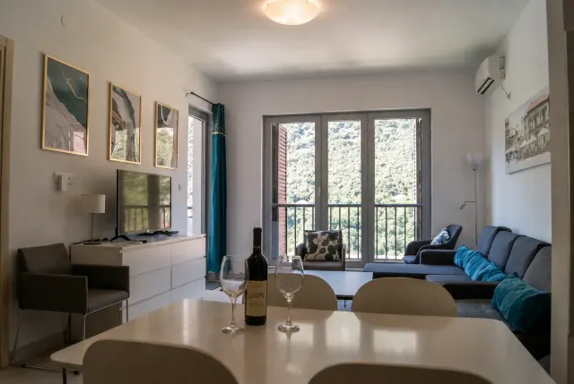 BookNoFees: Ferienwohnung in Morinj – Ferienwohnung Madela in Morinj