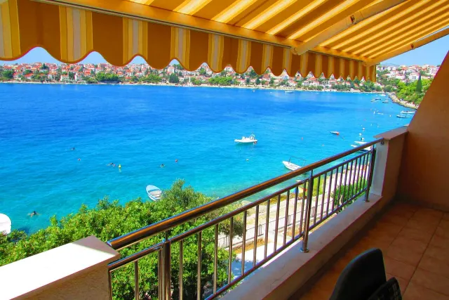 BookNoFees: Miran – Ferienwohnung mit Meerblick – Trogir