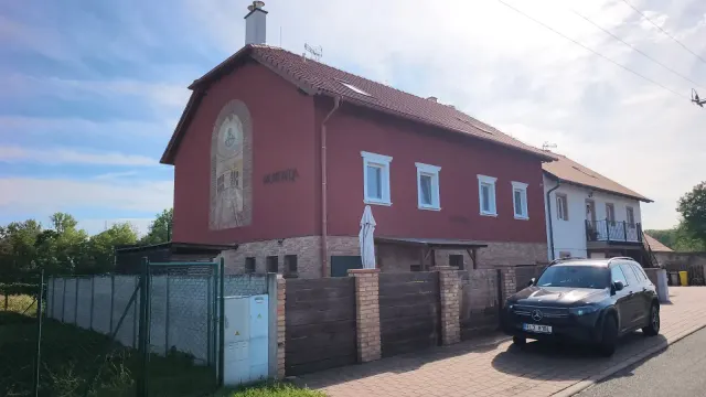 BookNoFees: Ferienwohnung in Jevišovka – Ferienwohnung mit Terrasse