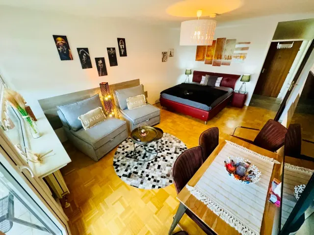 BookNoFees: Ruhige Ferienwohnung mit Balkon und Kinderbereich – Ettlingen