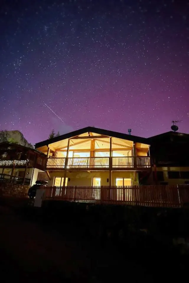 BookNoFees: Ruhiges, charaktervolles Holzchalet mit Balkon – Nova Levante BZ