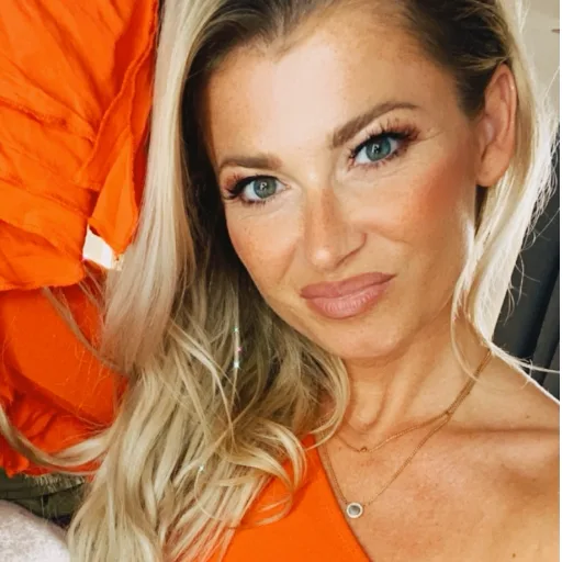 Anna Kazimowicz · BookNoFees Partner