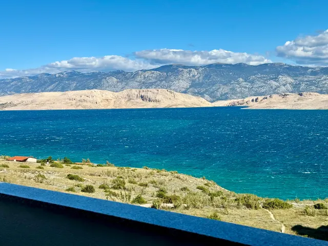 BookNoFees: Appartement-terrasse avec vue sur la mer et le Velebit – Pag