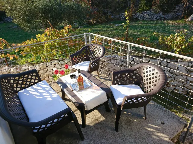 BookNoFees: Maison en pierre rénovée pour des vacances au calme à la campagne – Vučevica, Klis, Split