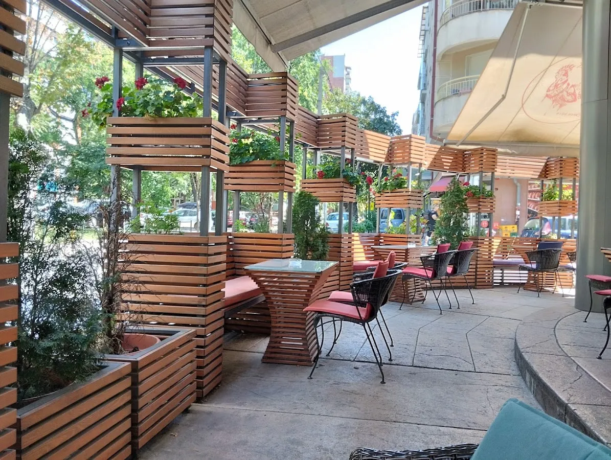 BookNoFees : Café – Rooster Cafe – Belgrade – Horaires du Café, photo n° 1