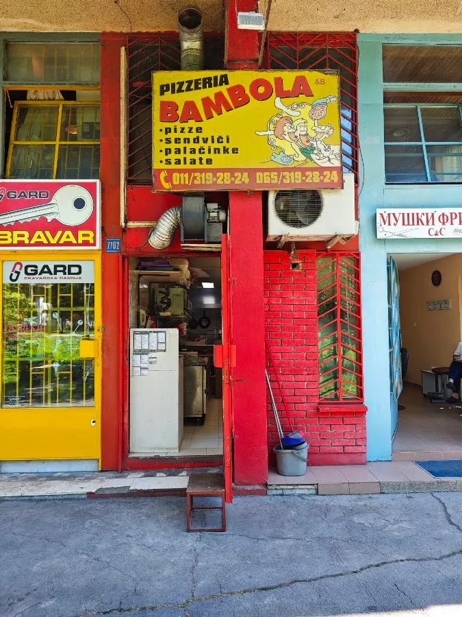 BookNoFees : Snack – Bambola – Belgrade – Le premier jour, photo n° 1