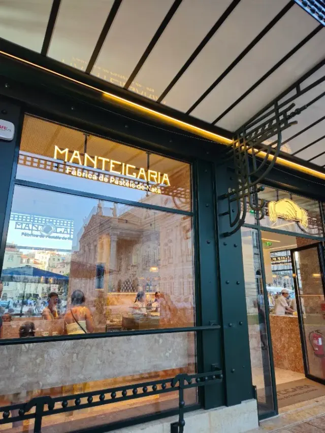 BookNoFees : Restaurant – Manteigaria - Fábrica de Pastéis de Nata – Lisbon – Manteigaria - Usine de pâtisseries « Pastéis de Nata », photo n° 2