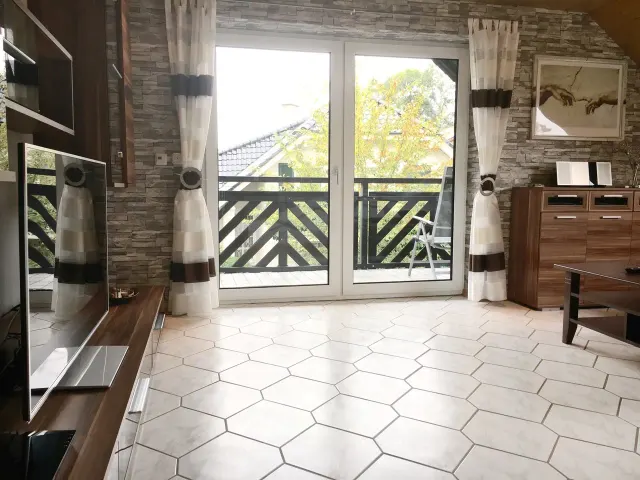 BookNoFees: WaldLoft à Balve avec balcon, cheminée et baignoire – Balve