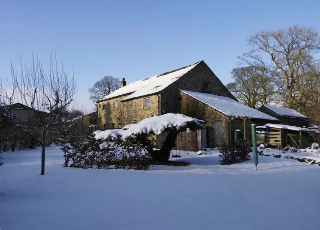 BookNoFees: Chambre privée au calme dans une maison en pierre – Hope Valley