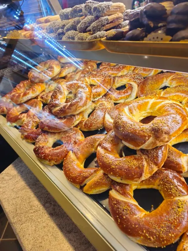 BookNoFees : Restaurant – Mera Bäckerei Simit Sarayi – Oer-Erkenschwick – Mera Bäckerei Simit Sarayi, photo n° 2