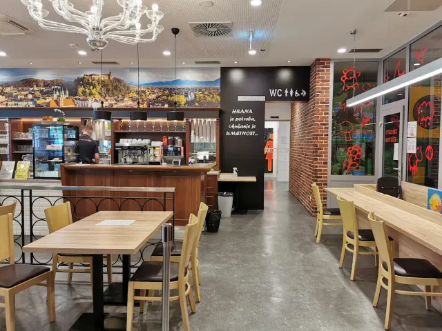 BookNoFees: Restavracija XXXL Ljubljana, Ljubljana
