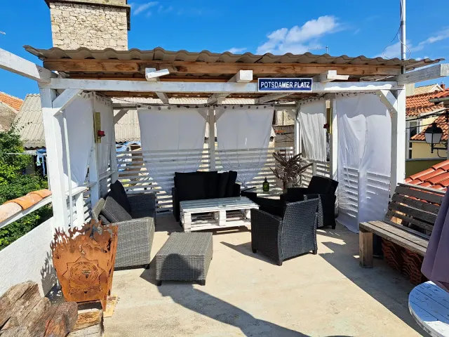 BookNoFees: Appartement de vacances au calme avec balcon et barbecue – Krapanj