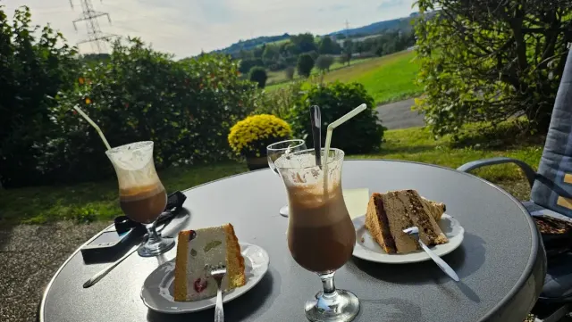 BookNoFees : Restaurant – Afflerbach Bauernhofcafe – Erndtebrück – Café de la ferme d'Afflerbach, photo n° 2