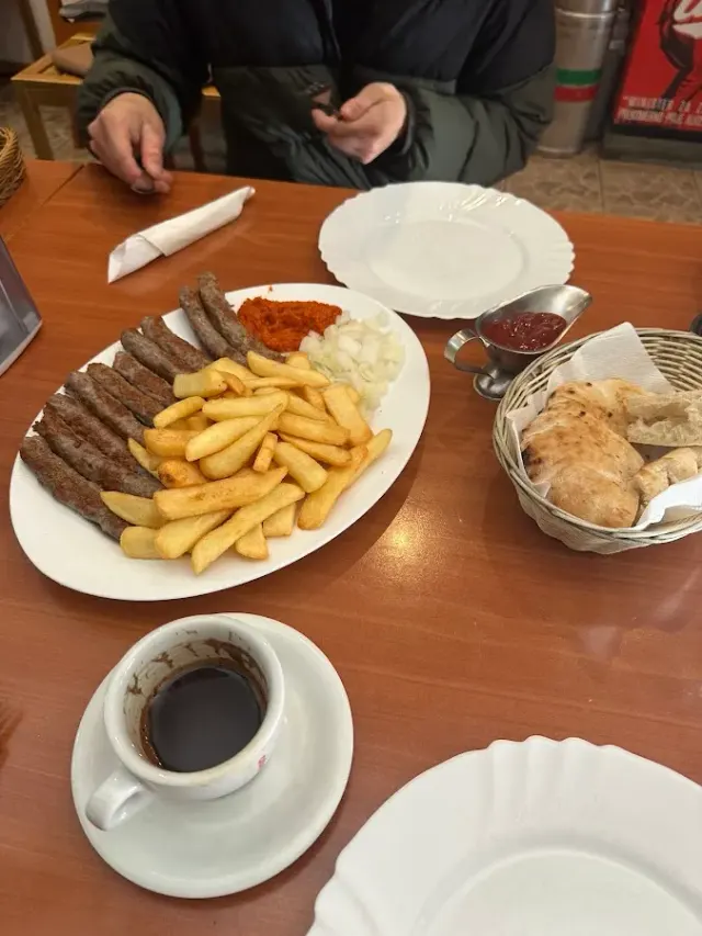 BookNoFees : Restaurant – Leskovački dvor – Ljubljana – Le manoir de Leskovac, photo n° 2