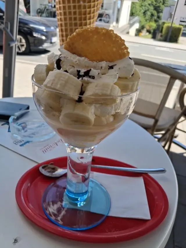 BookNoFees : Glacier – Eiscafé Sergio Maschio – Olsberg – Eiscafé Sergio Maschio, photo n° 2