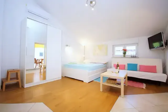 BookNoFees: Studio Kamamila près de la plage, à 200 m de la plage – Medulin
