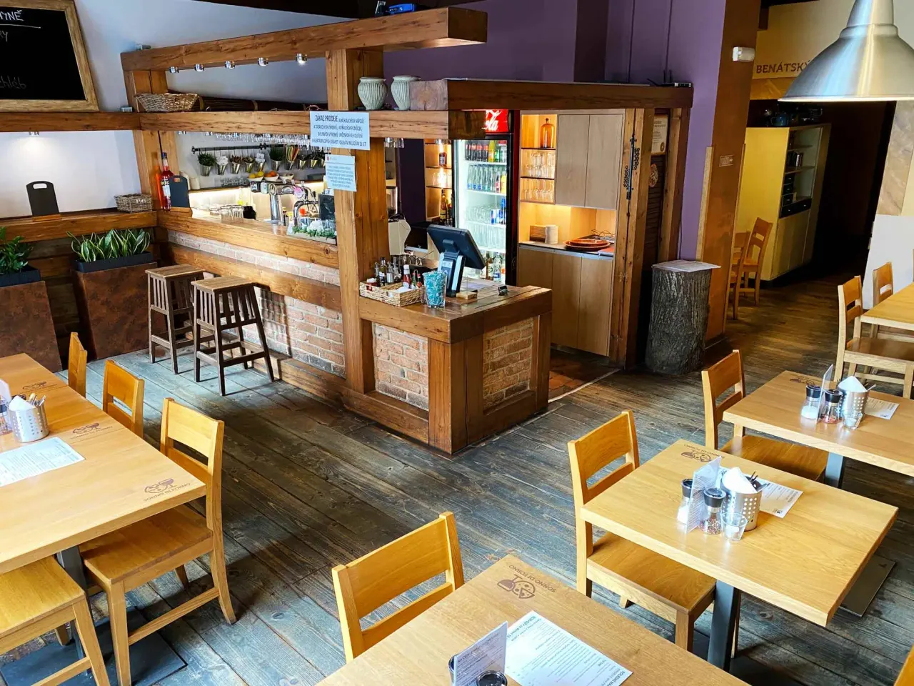 BookNoFees : Restaurant – U Hubatků – Prague – Chez les Hubatka, photo n° 1