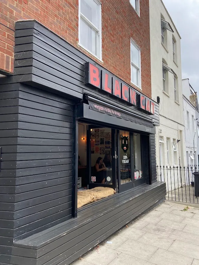 BookNoFees : Café – Black Cat Cafe – London – Black Cat Café, photo n° 1