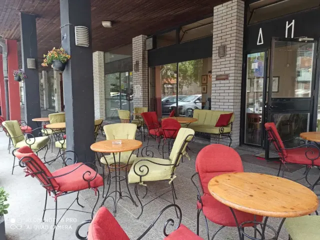 BookNoFees: Kafe Divan, Belgrade