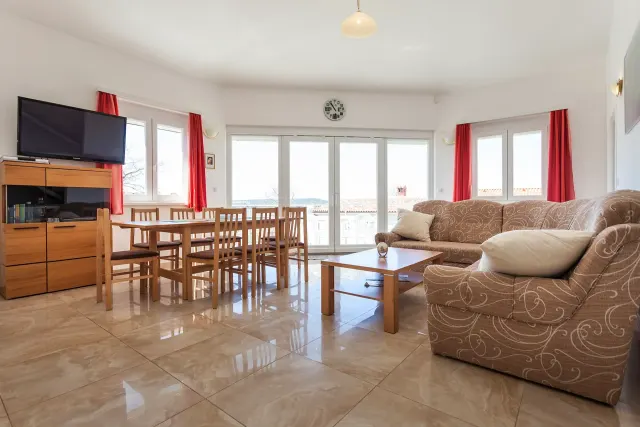 BookNoFees: Villa d'architecte avec vue sur la mer, idéale pour les grands groupes, proposant des transats gratuits sur la plage – Medulin