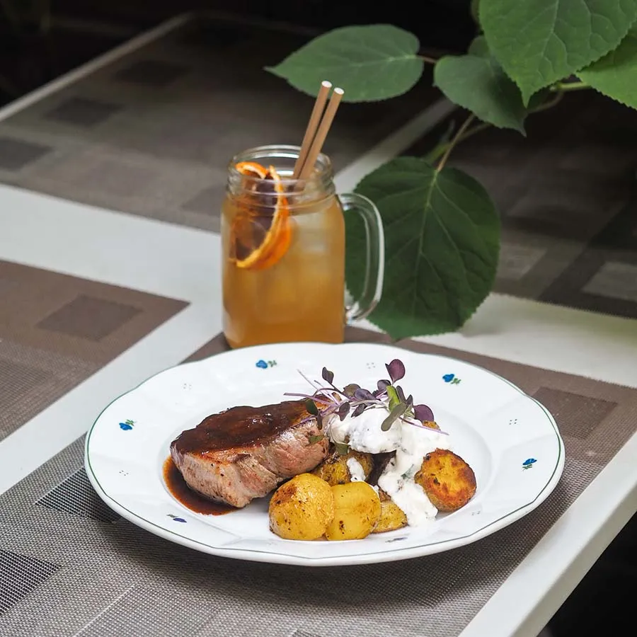 BookNoFees : Restaurant – U Bílého lva – Prague – Au Lion blanc, photo n° 1