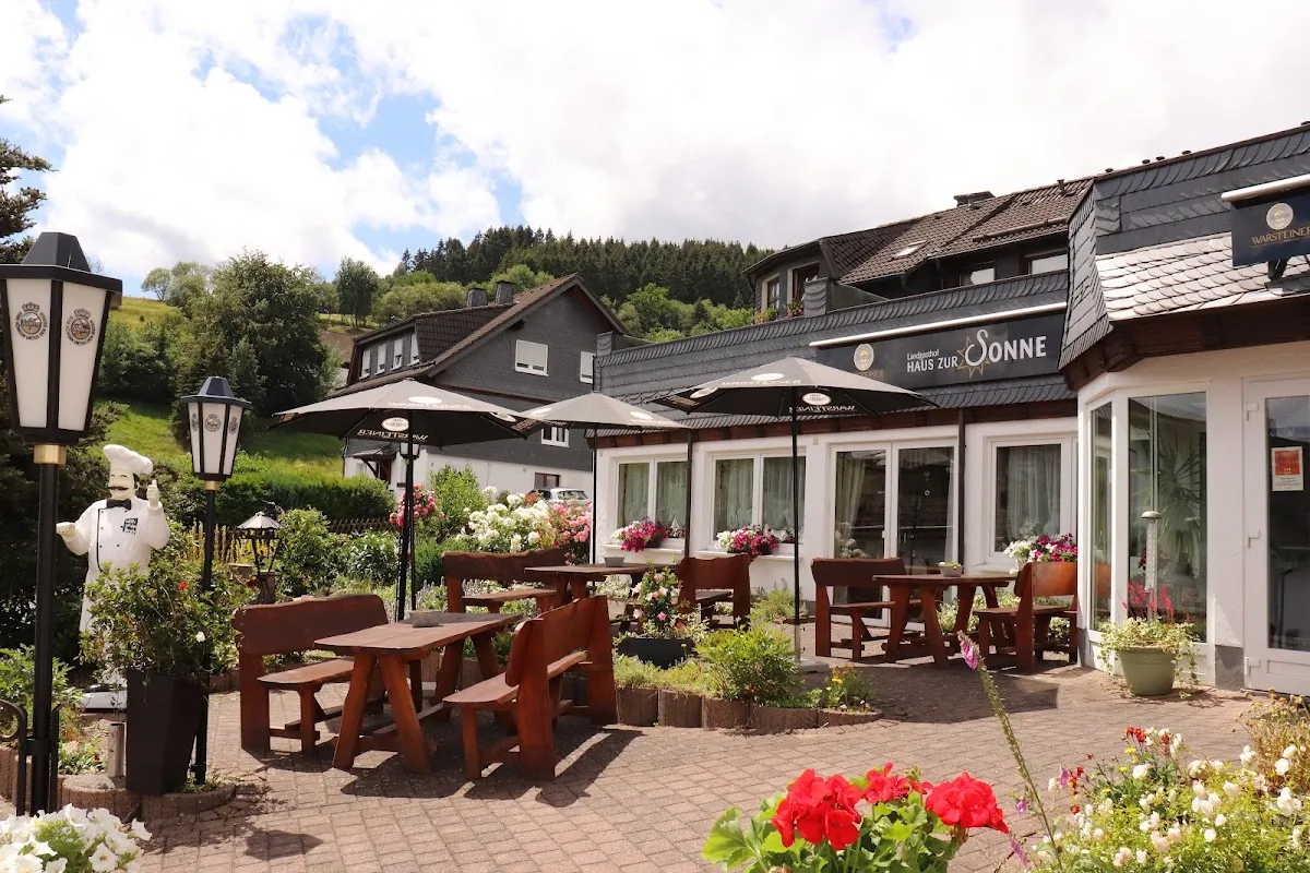 BookNoFees : Restaurant – Hotel Restaurant Zur Sonne – Hallenberg – Hôtel-restaurant « Zur Sonne », photo n° 1
