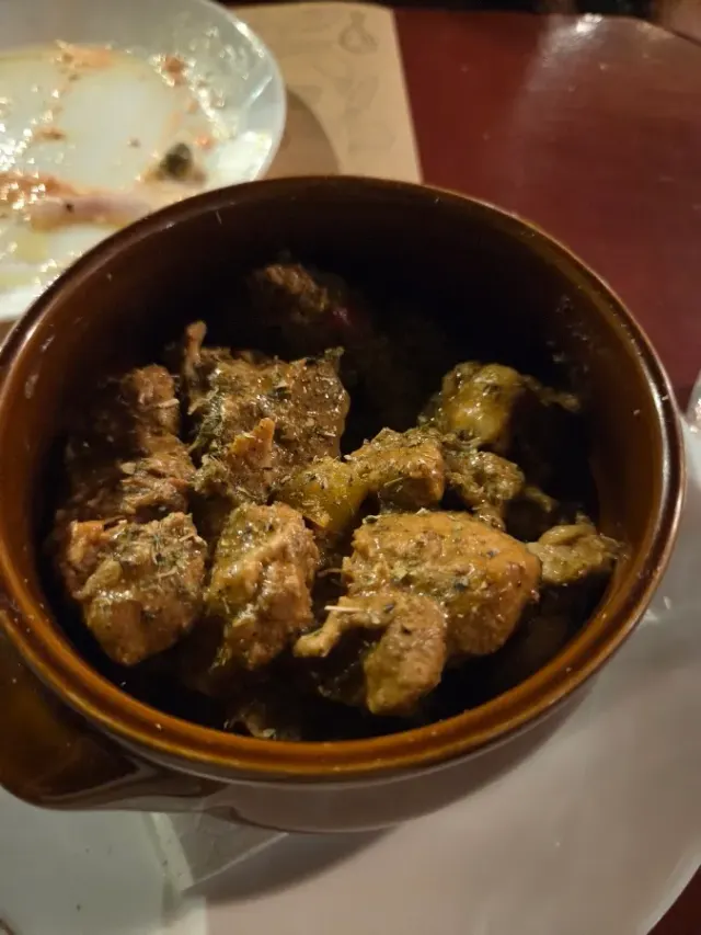 BookNoFees : Restaurant – BeeRaki – Athens – Casier à bière, photo n° 2