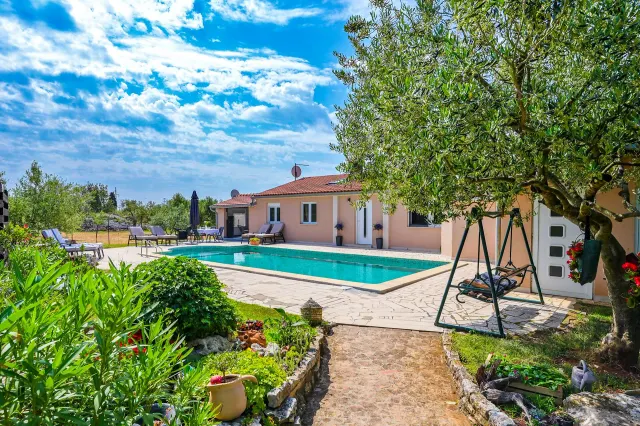 BookNoFees: Maison de vacances « Una » avec piscine privée et jardin – Fazana