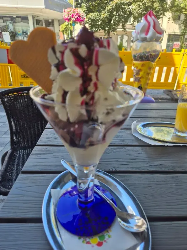 BookNoFees : Restaurant – Eiscafé Gelateria Italiana Boutique – Warstein – Eiscafé Glacier italien de luxe, photo n° 2