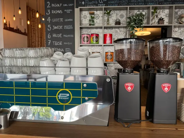 BookNoFees : Glacier – Linos Eis & Café – Bad Sassendorf – Linos Glaces & Café, photo n° 2