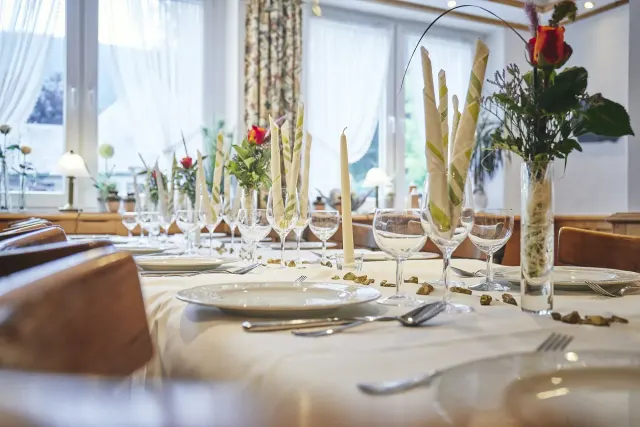 BookNoFees : Restaurant – Hotel Haus Rameil – Lennestadt – Hôtel Haus Rameil, photo n° 2