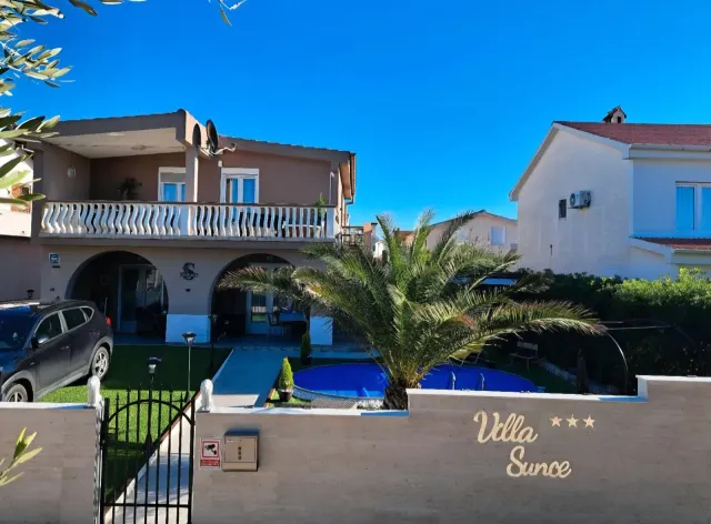 BookNoFees: Appartement élégant avec piscine, jacuzzi et jardin – Vir