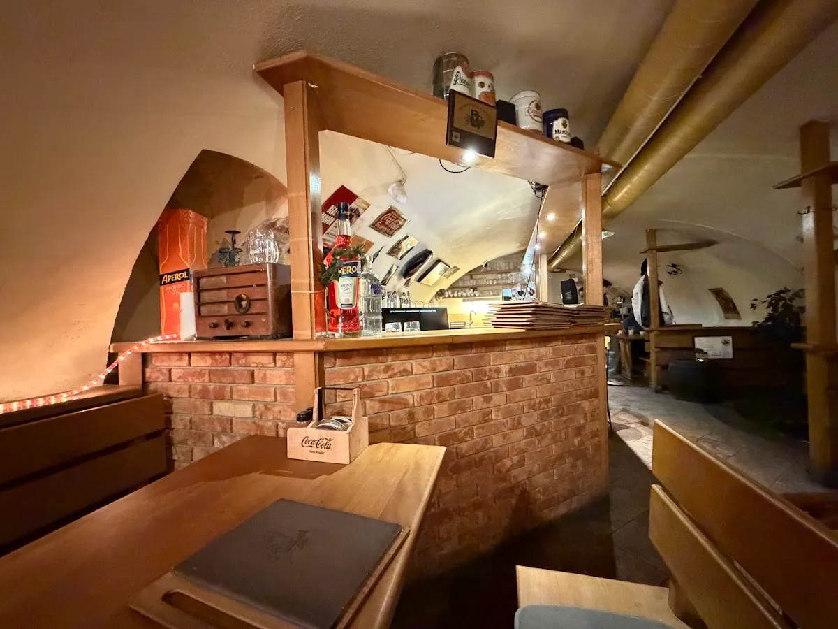BookNoFees : Restaurant – Pivnice u Kozla – Bratislava – Les caves « U Kozla », photo n° 1