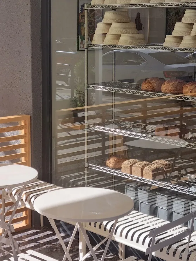BookNoFees : Café – Baca Bread Club – Istanbul – Lire « Bread Club », photo n° 1