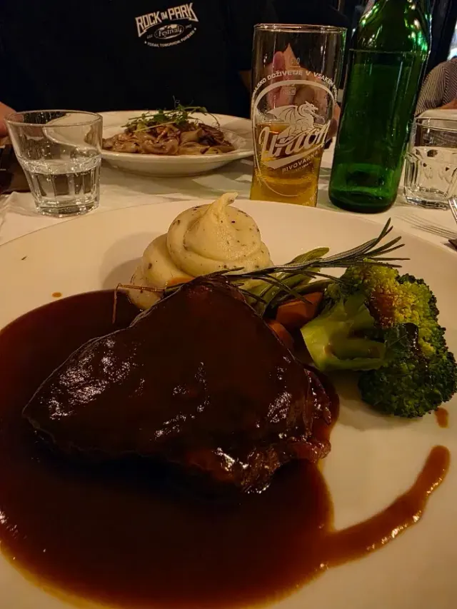 BookNoFees : Restaurant – Julija – Ljubljana – Juillet, photo n° 2
