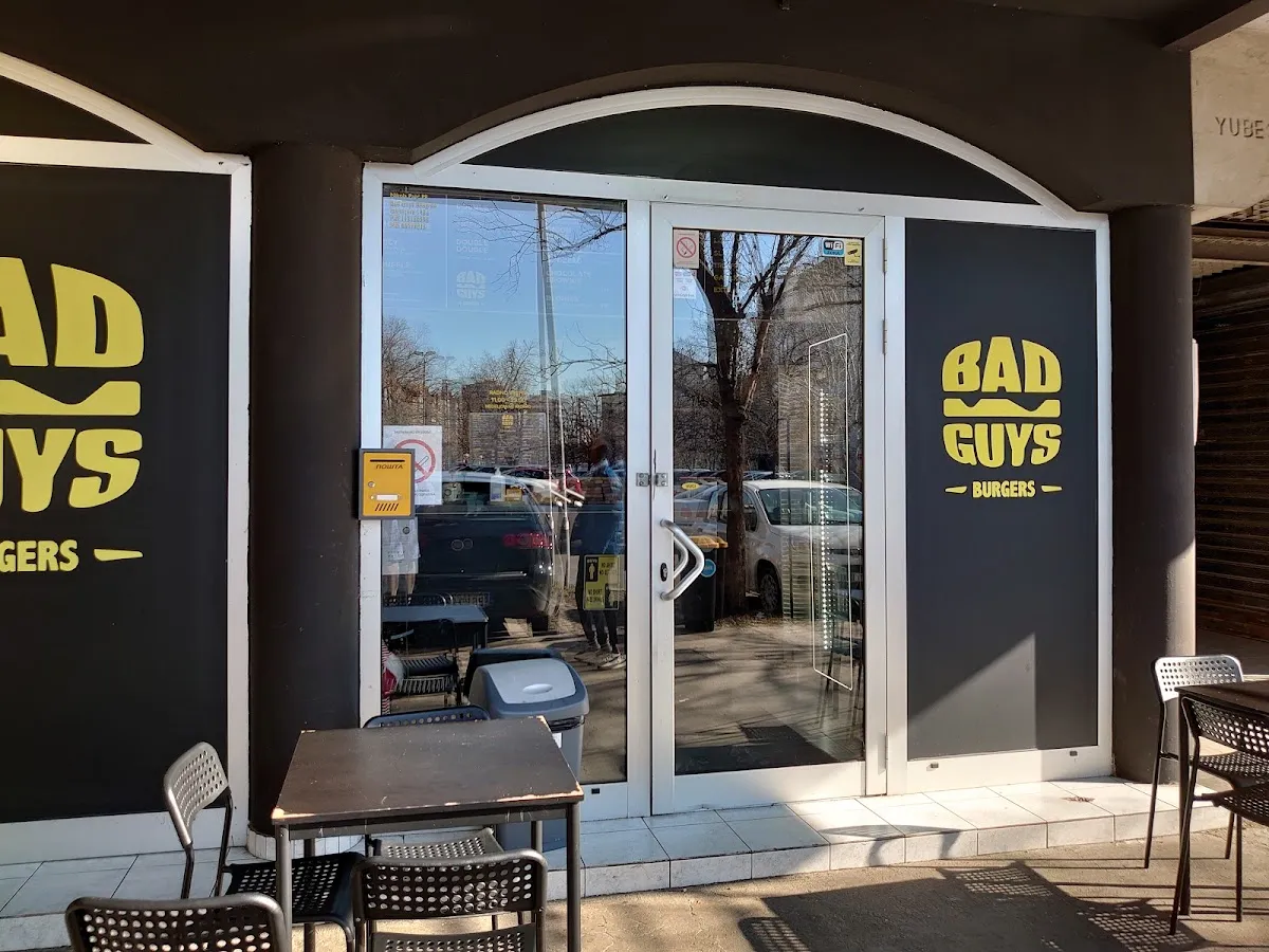 BookNoFees : Snack – Bad Guys – Belgrade – Les méchants, photo n° 1
