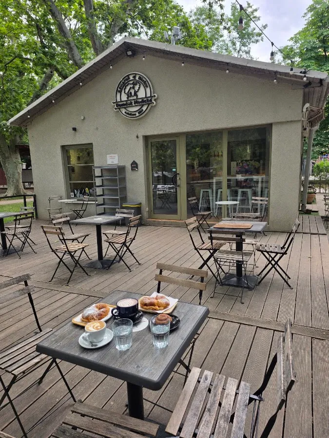 BookNoFees : Café – Domček Medická – Bratislava – La petite maison de Medická, photo n° 1