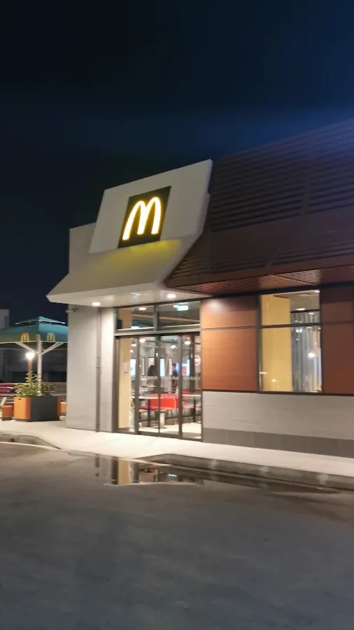 BookNoFees : Snack – McDonald's – Athens – McDonald's, photo n° 3