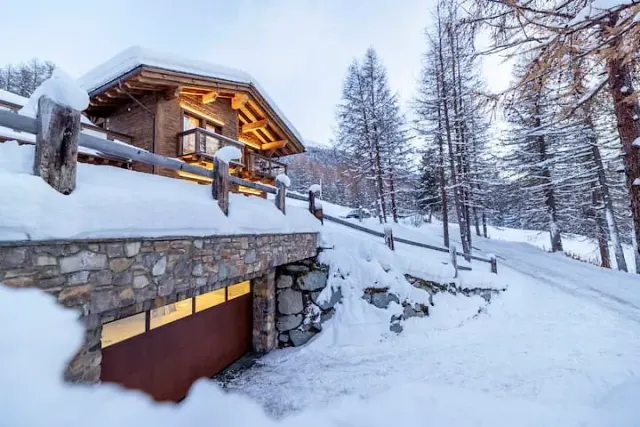 BookNoFees: Villa calme de construction en bois – Moritz