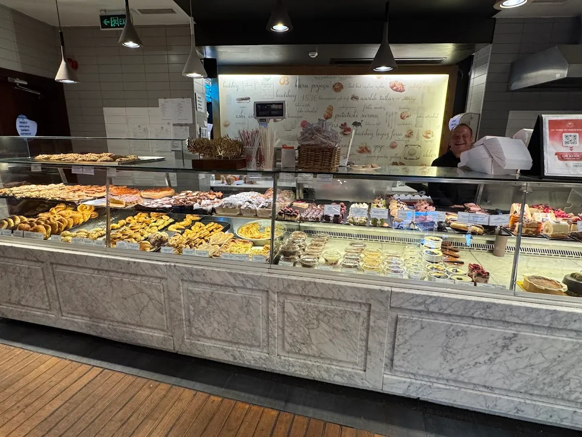 BookNoFees : Boulangerie – Beyaz Fırın Suadiye – Istanbul – La Boulangerie Blanche de Suadiye, photo n° 1