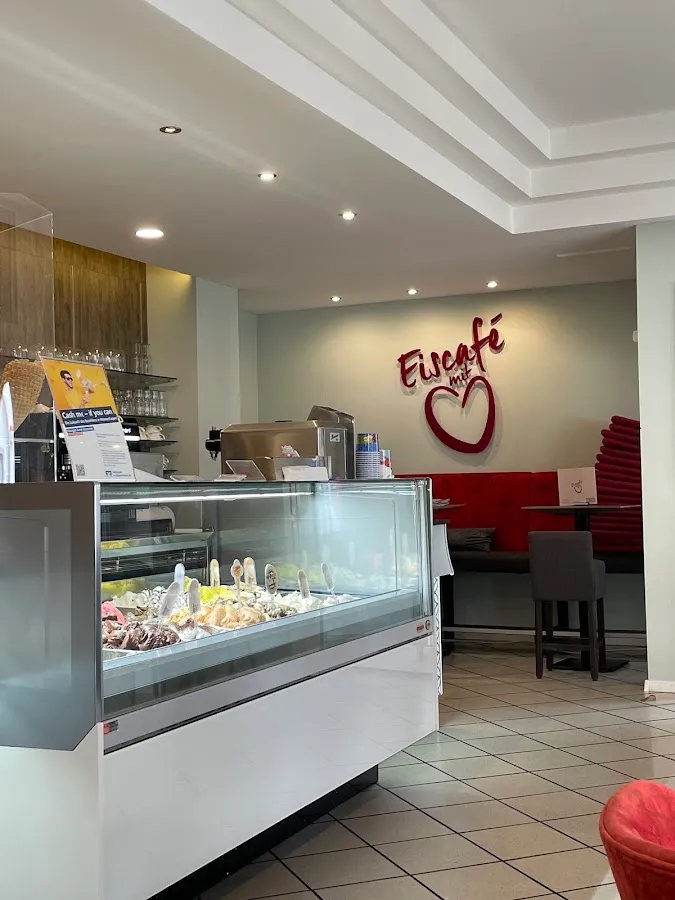 BookNoFees : Restaurant – Eiscafé mit Herz – Meinerzhagen – Un glacier qui a du cœur, photo n° 1