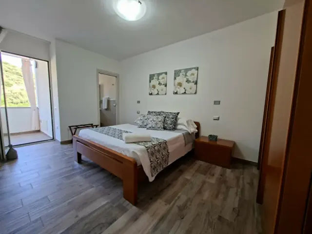 BookNoFees: Appartement calme en centre-ville, avec balcon et vue sur la montagne – VILLASIMIUS