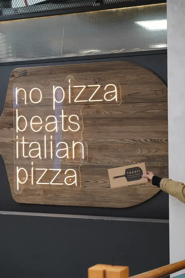 BookNoFees : Restaurant – Treevi Pizza Al Taglio – Bucharest – Treevi Pizza à la part, photo n° 3