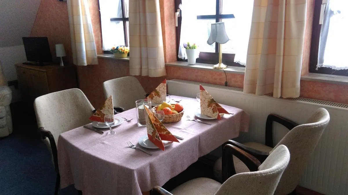 BookNoFees : Restaurant – Erhard Schnorbus Café Pension – Hallenberg – Café-pension Erhard Schnorbus, photo n° 1