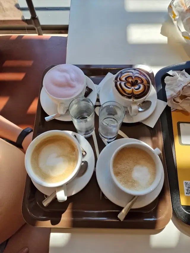 BookNoFees : Snack – McDonald's – Zagreb – McDonald's, photo n° 2