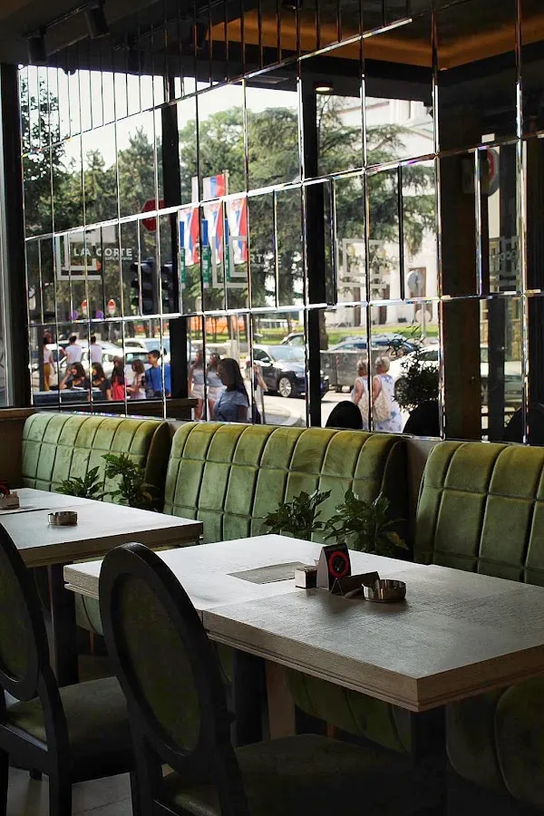 BookNoFees: La Corte, Belgrade
