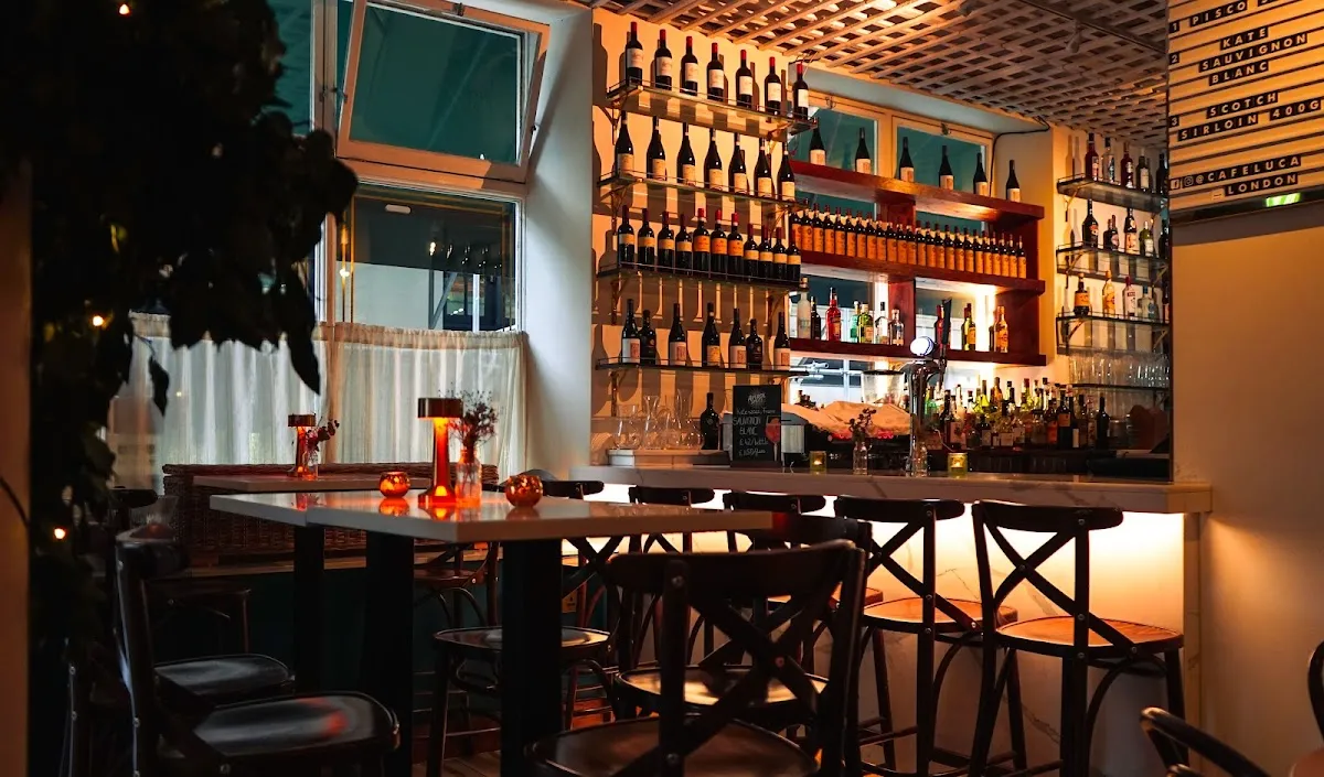 BookNoFees : Restaurant – Café Luca – London – Café Luca, photo n° 1