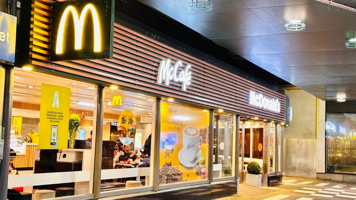 BookNoFees : Snack – McDonald's – Stockholm – McDonald's, photo n° 1